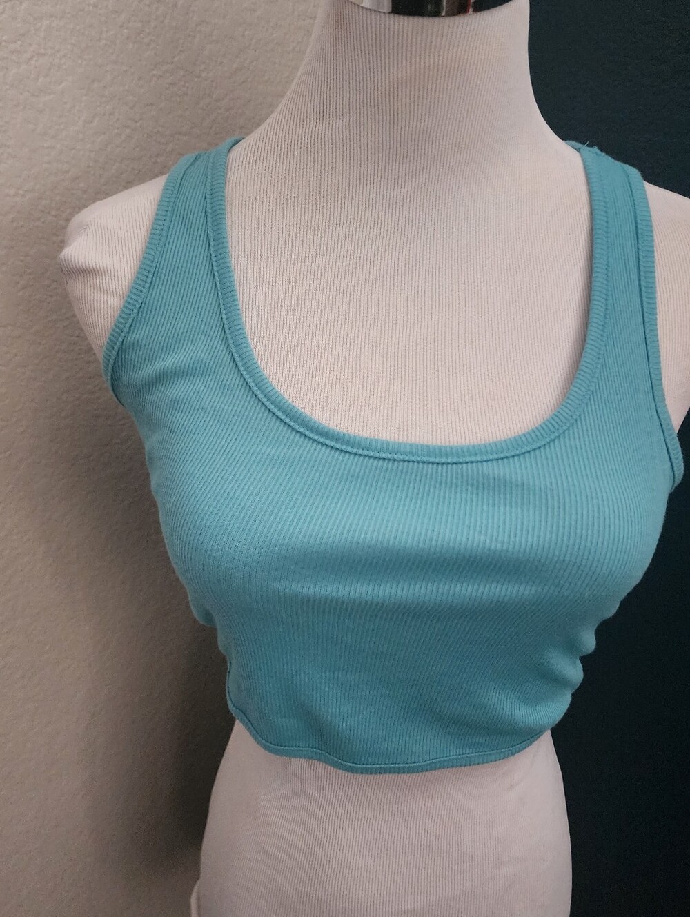 Women's Ribbed Scoop Neck Crop Top In  Aqua